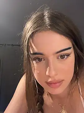 MyaMore1 - Je lèche mes seins