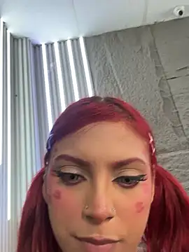 GiaRedd - Flash boobs public
