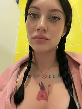 Melissa_crazy - low pantie on knees for ass tease u🤭