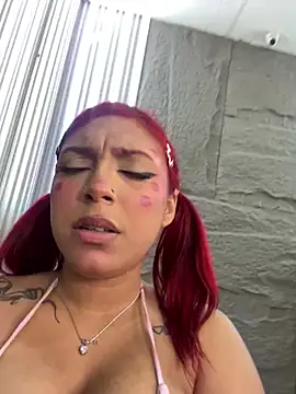 GiaRedd - Flash boobs public