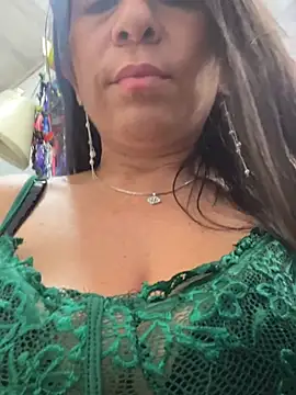 Dulce-miamilf - Spit tits in mall 😈🤫 people near