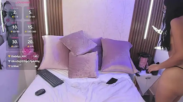 Scarlett_diamondd - 2 fingers while I suck my dildo