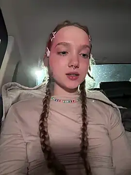 Bambi_lu - throw wet panties over door outside 🍓