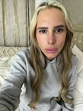 BellaGreenxo - Handbra Tease 2min