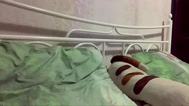EdwinaDespres - Should I tease you with my top?