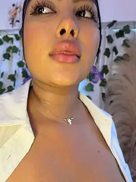 NatashaBrown12 - fingers inside the pussy