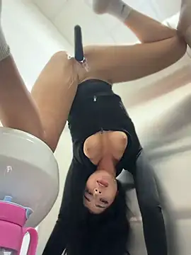 ArieliciousXXX - SQUIRT IN FRONT OF MY FRIENDS 🙈💦