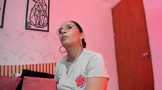 AnnaArela - tease with my boobs👠