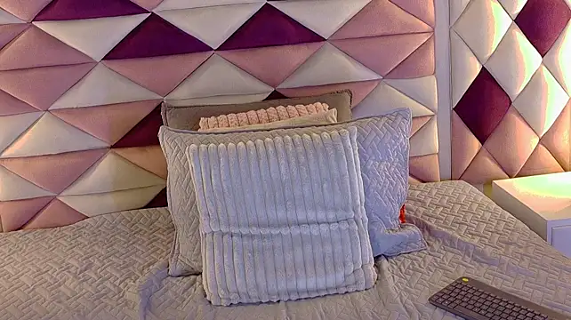 Scarleth_Vega - Oil in nipples and grab boobs 🥵