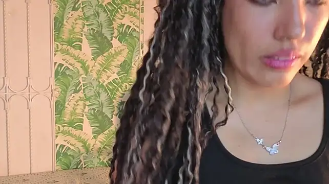 _lili_rose_ - I sit in your face and dance