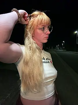 LinaLeana - Lt Outdoor Squirt Video 📹