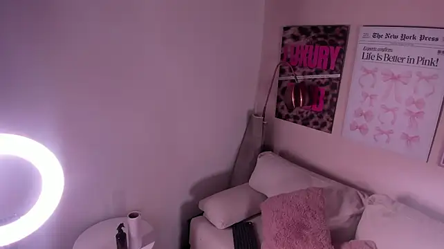 Dafne_Hillss - DOGGY POSEE + OPEN PUSSY NEAR CAMERA