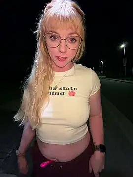 LinaLeana - Lt Outdoor Squirt Video 📹