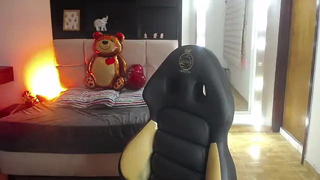 _Charlotte_Collins_ - play my tits