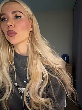 XDinnax - show boob
