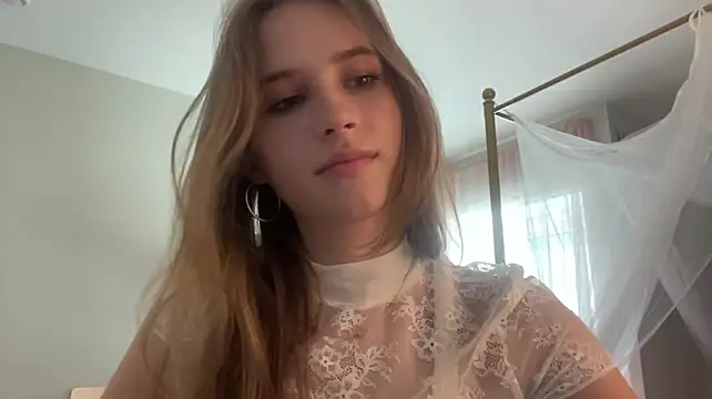LynellMilleson - cute wink + big heart =)