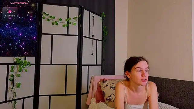 MyrtaMcclaney - hand bra