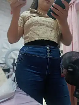 LunaDiaz999 - Boobs outside 2min