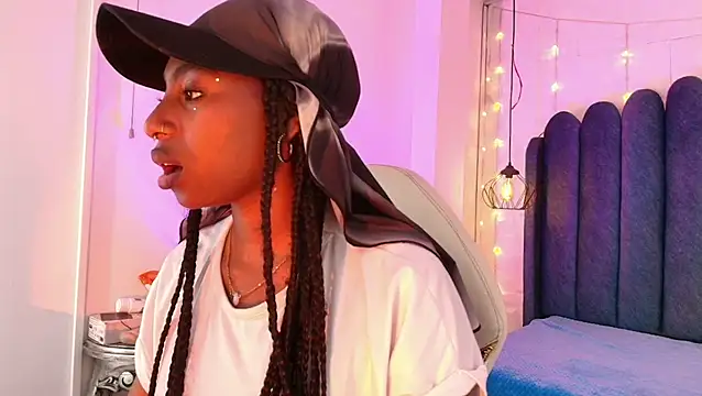 Queen_perla_ - spank ass