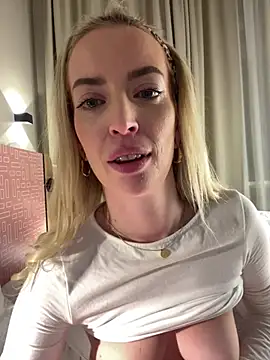 Katharina_Wagner - Nippel steif machen und drücken🤏🏻