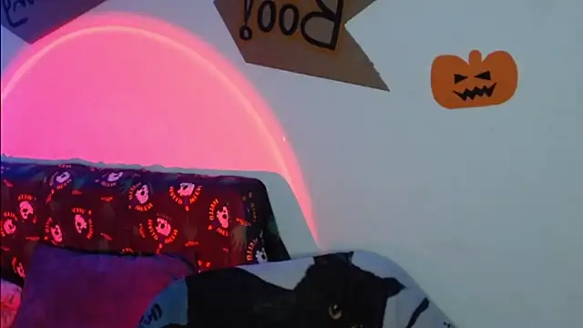Victoria-Moon - Anal plug and dildo in her very hot puss