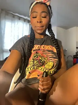 Cynthia_es - wet my pussy 🔥