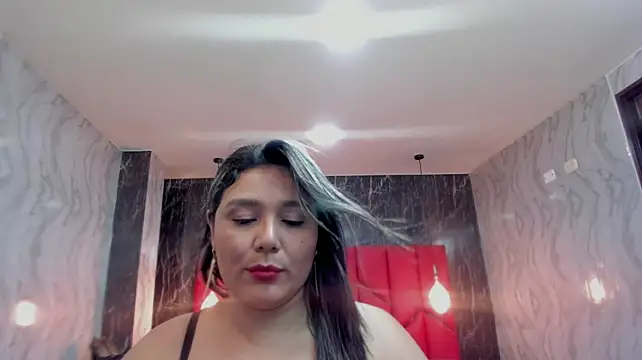 LatinaHoleQueen - tits in the air and with oil