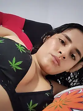 Emmaa_- - a finger in my pussy 🥵😈