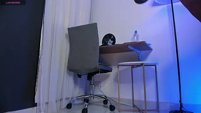 Goddessalicee - at your feet my goddess, I idolize you