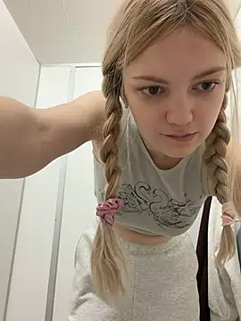 Elsawhere - pull boobs OUT NAKED! pinch nipps😱