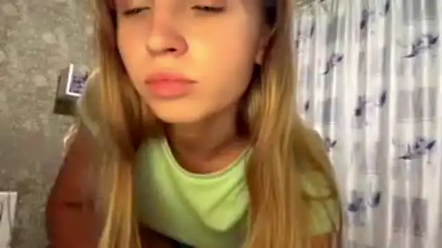LilliaEhmen - Do the splits for you