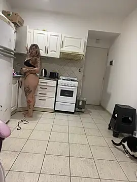 Lindalatina2001 - Bailar en tanga+Aplausos con la cola