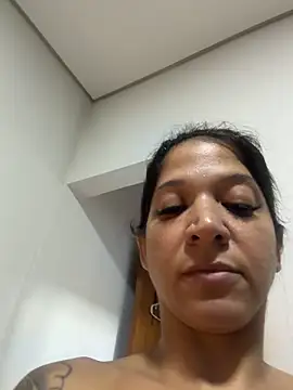 BiaDomeBiaDominatrix - Peladinha para mamar o motoboy