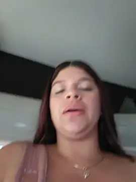 Layla-daring - Oil show on my tits on the bus