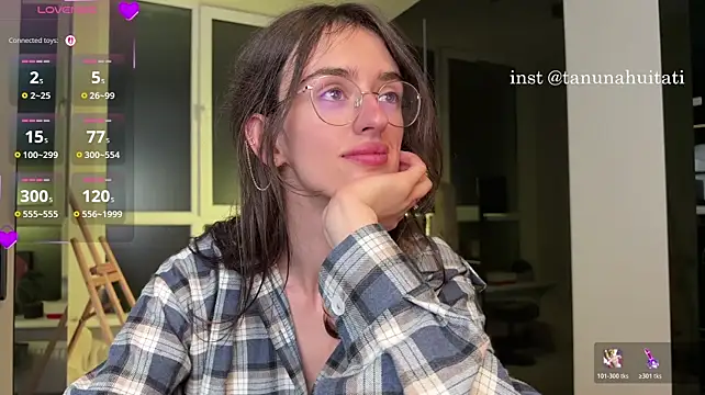 YummyTati - play with ass