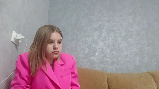 LinneaRacer - I'll show you a game with a dildo in pm
