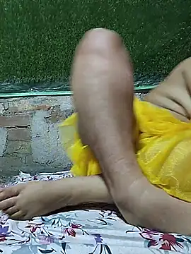 V-Queen-Riya - Full nude in public