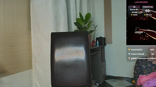 Olivia_gh1 - anal plug and dance