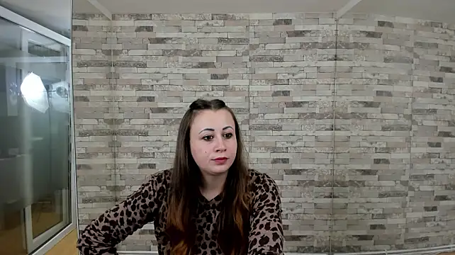 Aryanette - play pussy and twerk