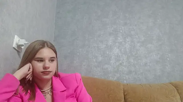 LinneaRacer - I'll show you a game with a dildo in pm