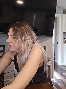 ScarletsWeb - Flash tits