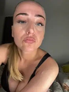 Cutie_Sara - Take your bra off