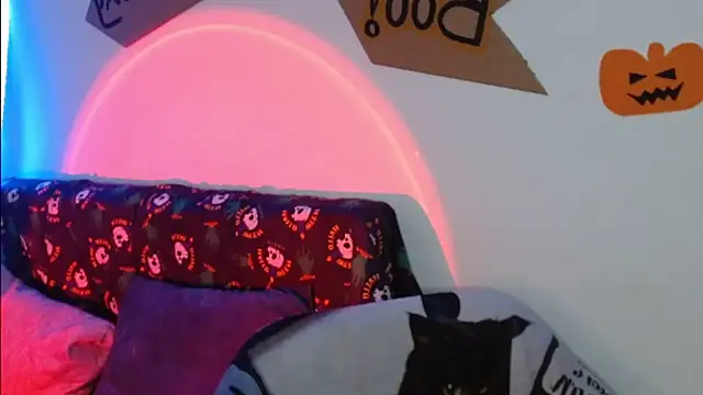 Victoria-Moon - Anal plug and dildo in her very hot puss