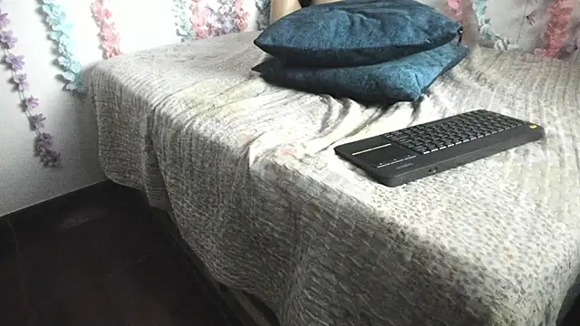 PaulinaThomson - oil on the tits and a 3-minute lunch