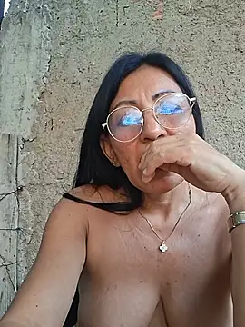 Maturexxxnaughty - I get my pussy fucked by a big cucumber.