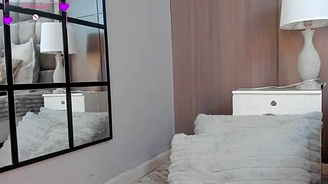 ZaraVesari - Spit pussy + spanks hard zoom 🥵😈