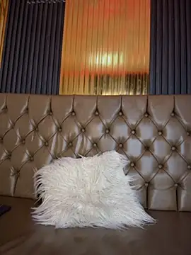 Exotic-girl - 1 FINGER IN MY ASS 🍑