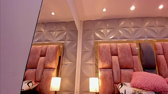 Charlotte_Ice1 - ZOOM OT - OPEN ASS