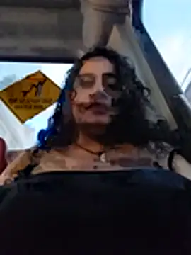 Yaya_paid - Tits out + pussy