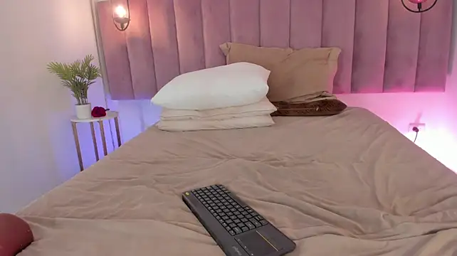 Emmiily_z - fingering pussy close up